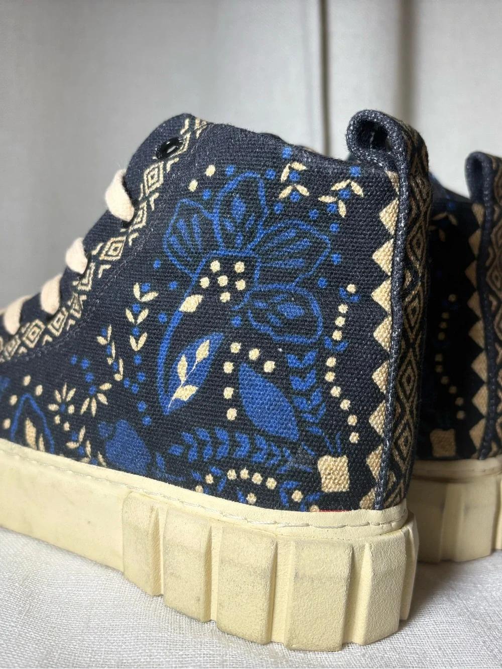 FARM Rio Black Macaw Forest Flatform High Top Platform Statement Sneakers Sz 8.5